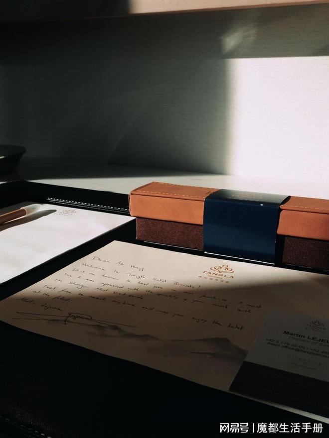 布鲁塞尔街头藏在欧式建筑里的水墨意境